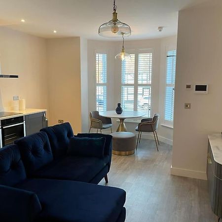 Boutique Luxury Apartment, High St, Henley-In-Arden ภายนอก รูปภาพ