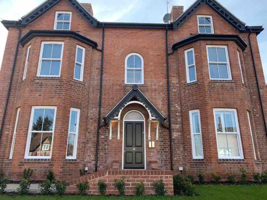 Boutique Luxury Apartment, High St, Henley-In-Arden ภายนอก รูปภาพ