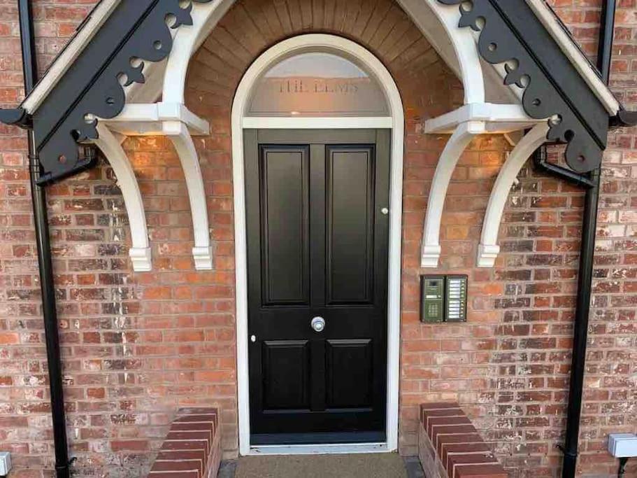 Boutique Luxury Apartment, High St, Henley-In-Arden ภายนอก รูปภาพ