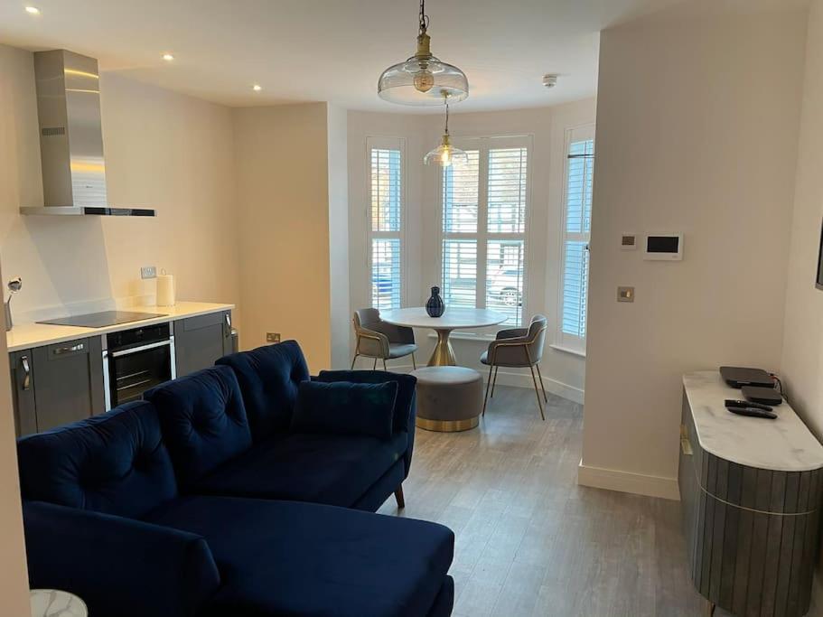 Boutique Luxury Apartment, High St, Henley-In-Arden ภายนอก รูปภาพ